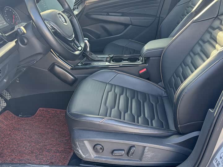 Фото 9 - Volkswagen Passat