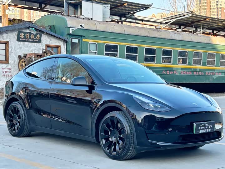 Фото 3 - Tesla Model Y
