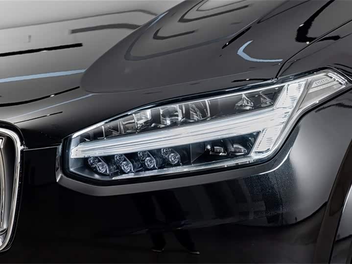 Фото 4 - Volvo XC90