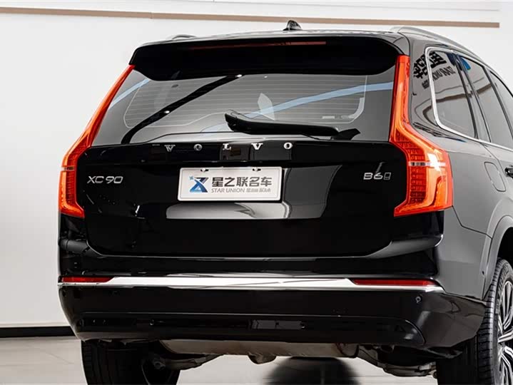 Фото 8 - Volvo XC90