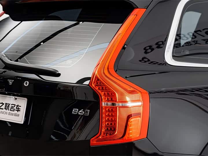 Фото 9 - Volvo XC90