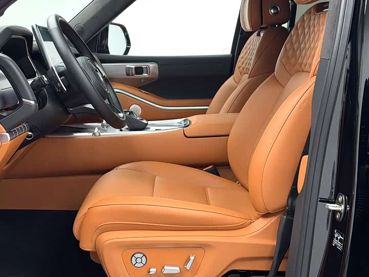 Фото 4 - Tank 700 Hybrid