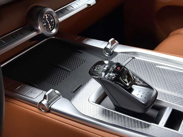 Фото 5 - Tank 700 Hybrid