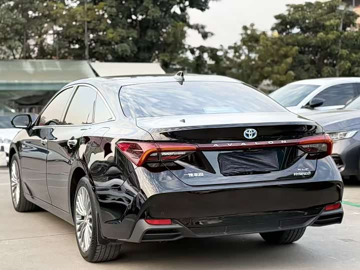 Фото 4 - Toyota Avalon