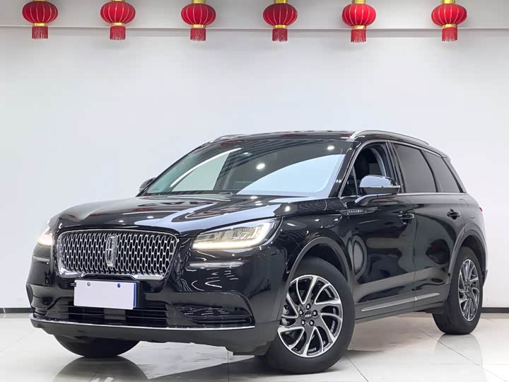 Фото 1 - Lincoln Corsair