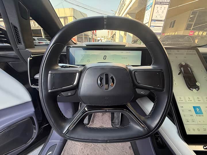 Фото 5 - HiPhi X