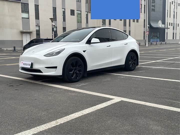 Фото 1 - Tesla Model Y