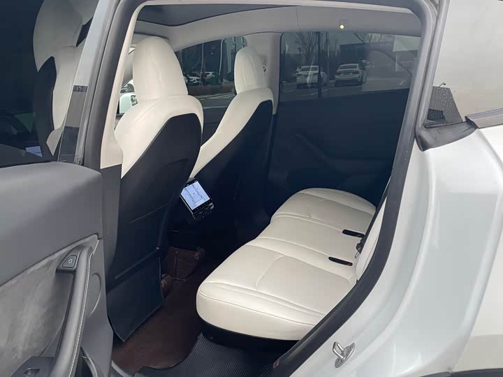 Фото 6 - Tesla Model Y