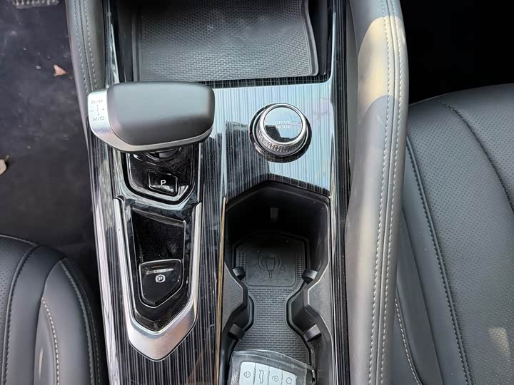 Фото 7 - Geely Monjaro