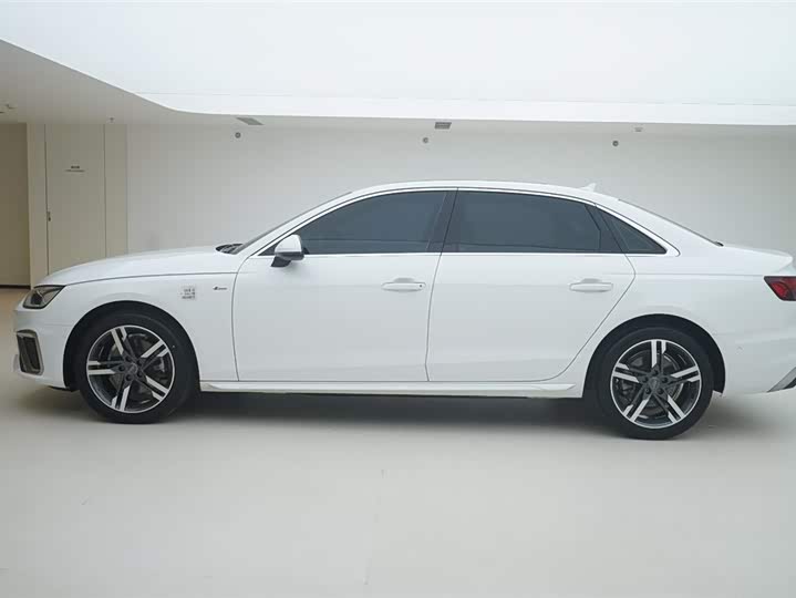 Фото 3 - Audi A4L