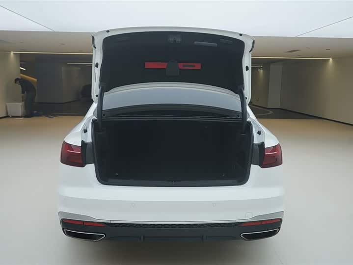 Фото 6 - Audi A4L