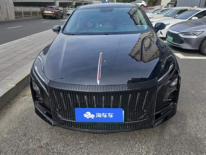 Фото 2 - Hongqi E-QM5