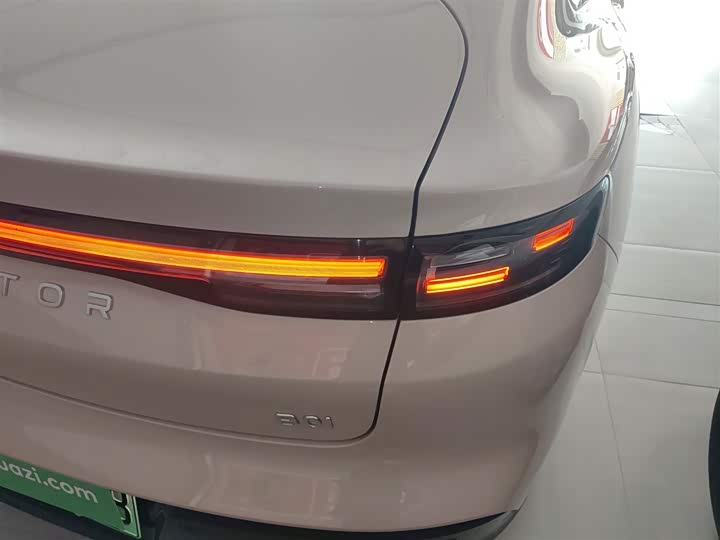 Фото 8 - Leapmotor B01