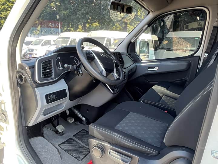 Фото 7 - Maxus V80