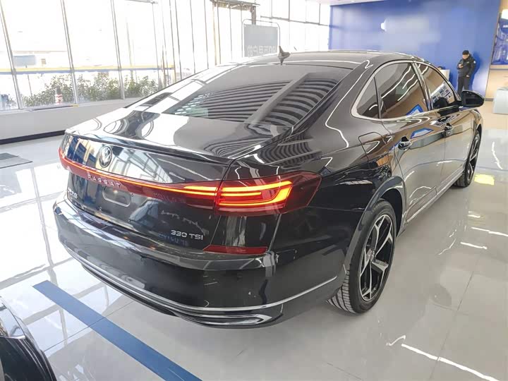 Фото 7 - Volkswagen Passat