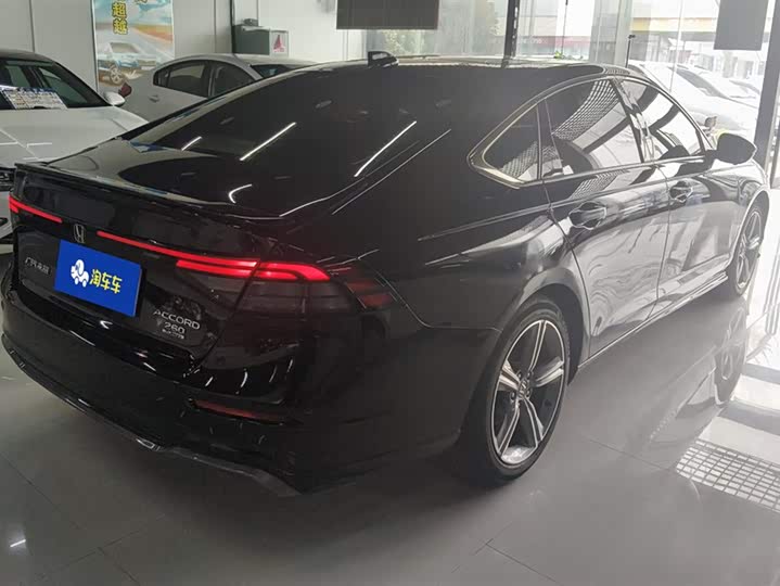 Фото 3 - Honda Accord