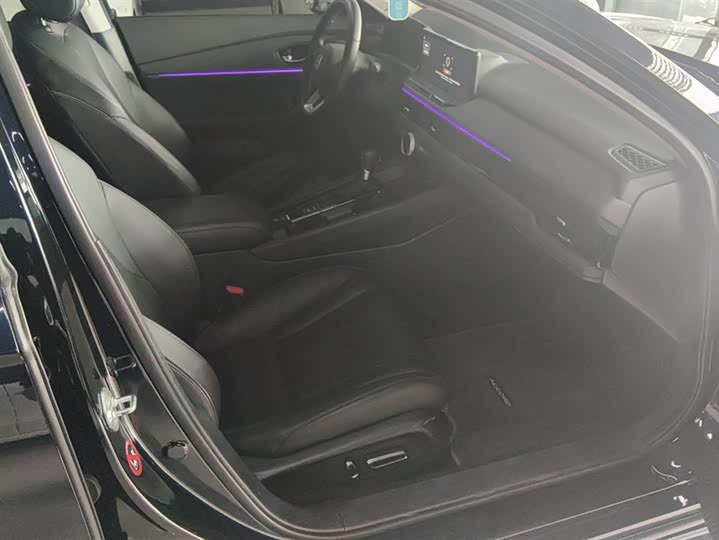 Фото 8 - Honda Accord