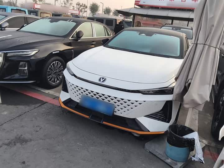 Фото 1 - Changan UNI-V