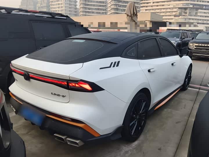 Фото 7 - Changan UNI-V