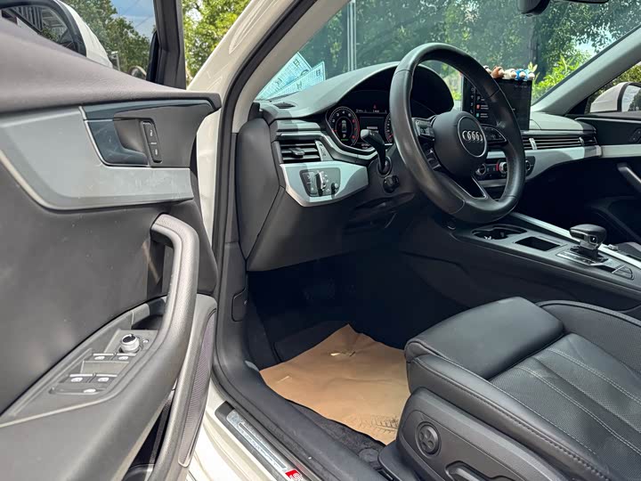 Фото 4 - Audi A4L