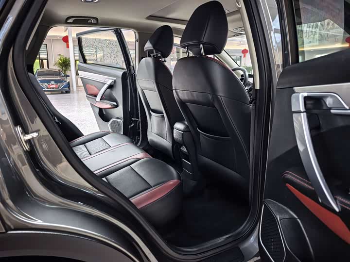 Фото 9 - Geely Coolray