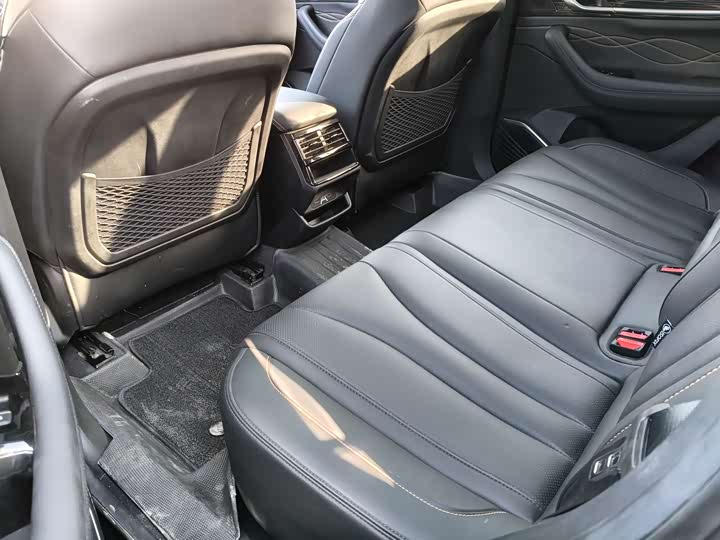 Фото 7 - Geely Monjaro