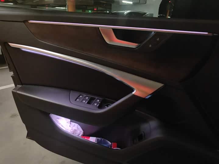 Фото 7 - Audi A6L