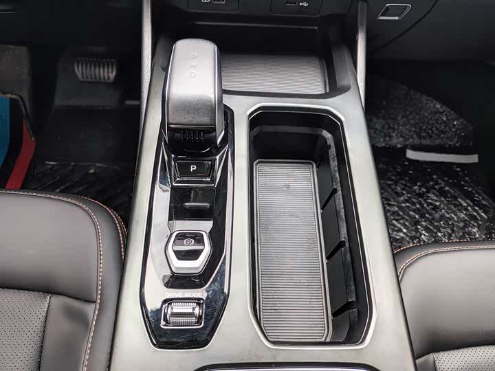 Фото 9 - Geely Okavango L