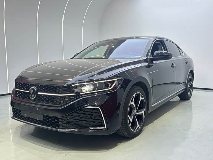 Фото 1 - Volkswagen Passat