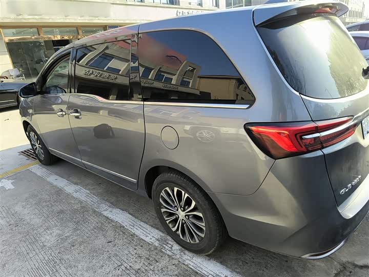 Фото 5 - Buick GL8 ES