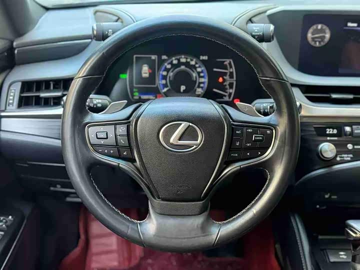 Фото 6 - Lexus ES