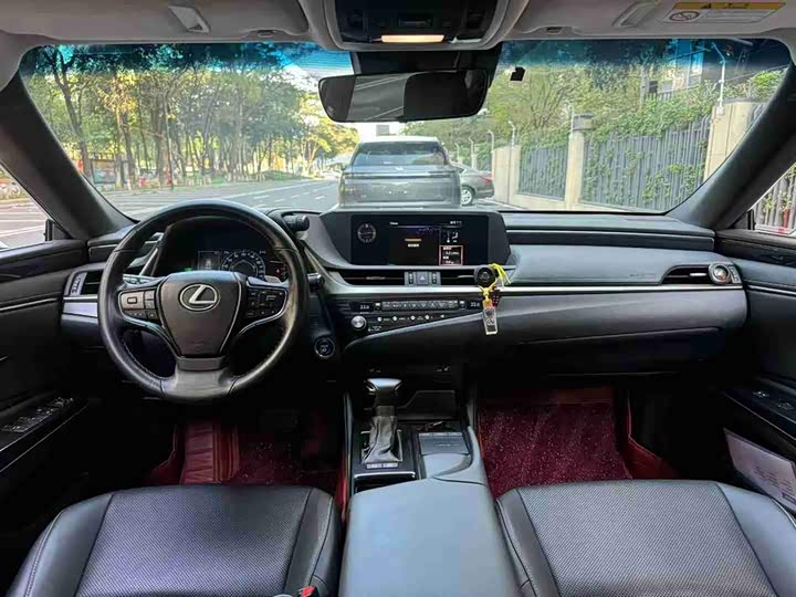 Фото 7 - Lexus ES