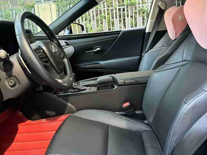 Фото 9 - Lexus ES