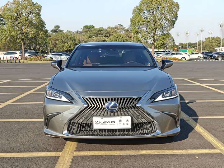 Фото 2 - Lexus ES