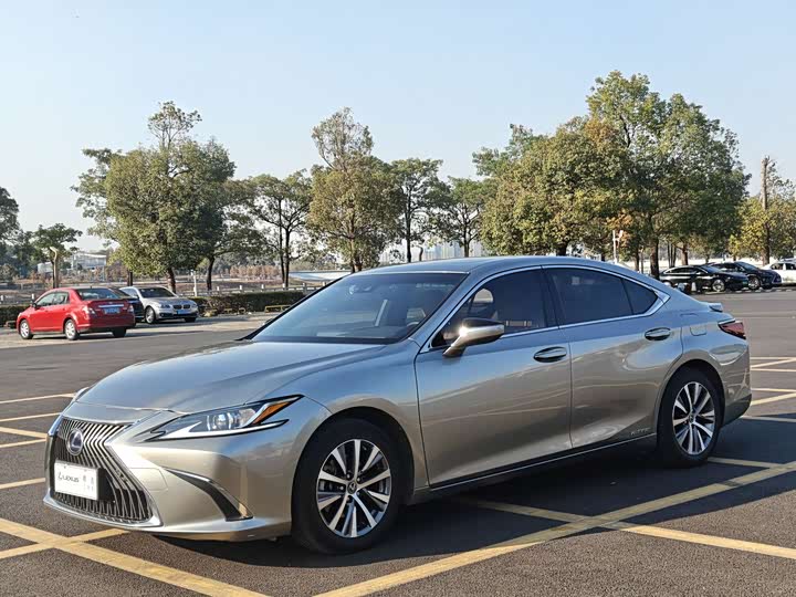 Фото 3 - Lexus ES