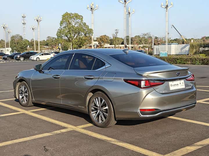 Фото 4 - Lexus ES