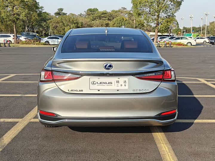 Фото 5 - Lexus ES