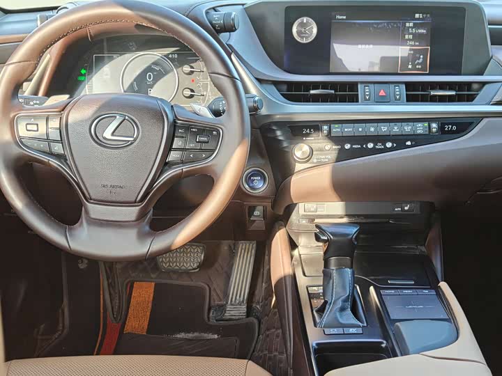 Фото 9 - Lexus ES