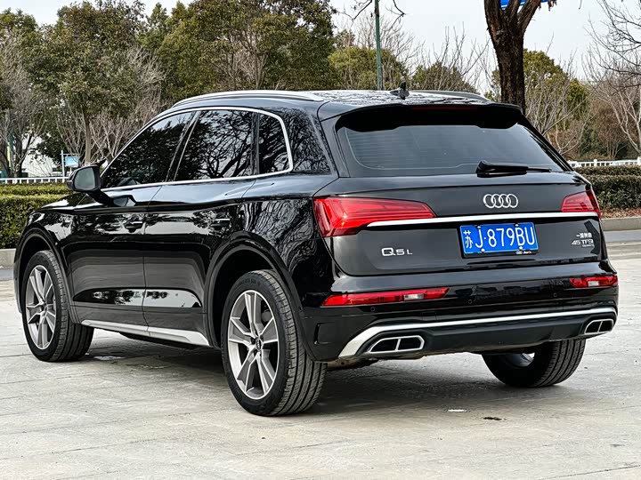 Фото 6 - Audi Q5L