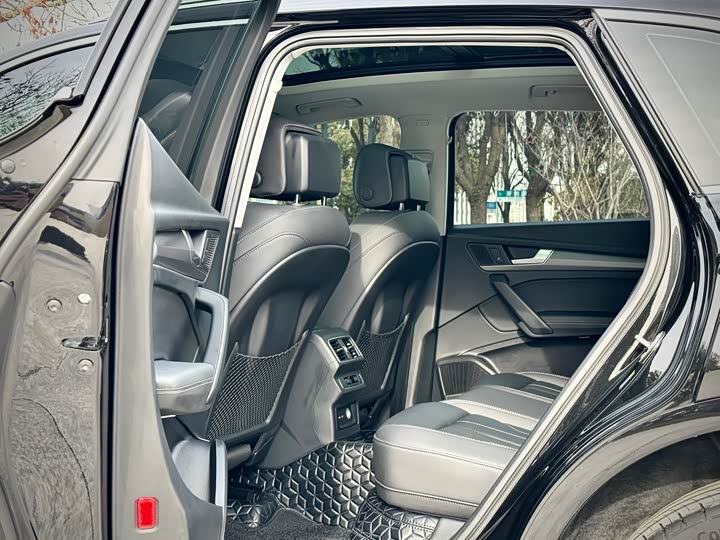 Фото 9 - Audi Q5L