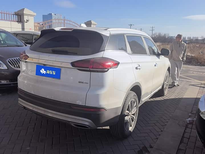 Фото 3 - Geely Atlas
