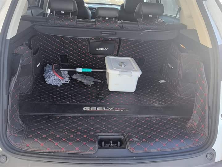 Фото 4 - Geely Atlas