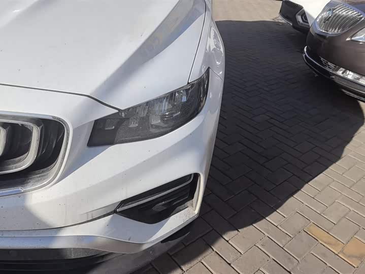 Фото 5 - Geely Atlas