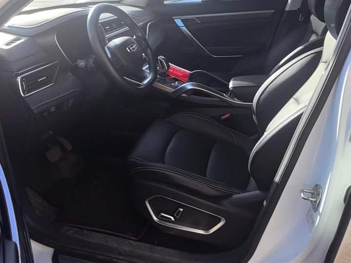 Фото 9 - Geely Atlas