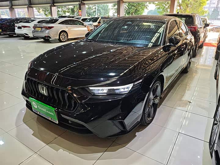 Фото 2 - Honda Inspire