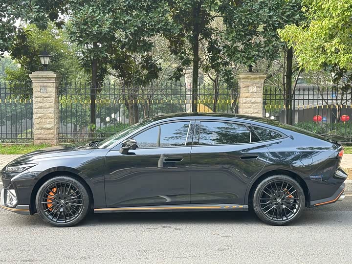 Фото 2 - Changan UNI-V