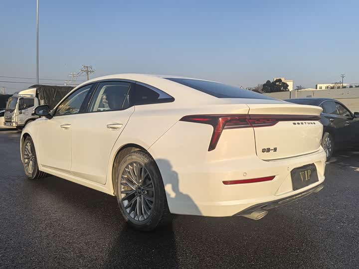 Фото 7 - Bestune B70