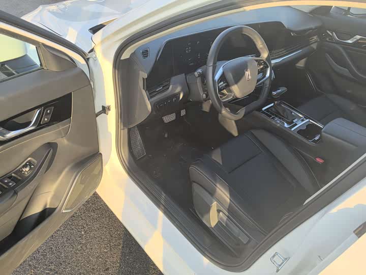 Фото 9 - Bestune B70