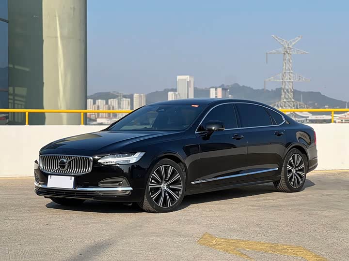Фото 1 - Volvo S90