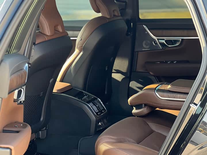 Фото 9 - Volvo S90